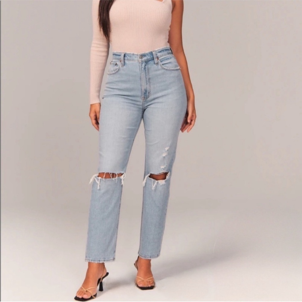 Abercrombie & Fitch The Ankle Straight Ultra High
Rise Jeans 27 light wash